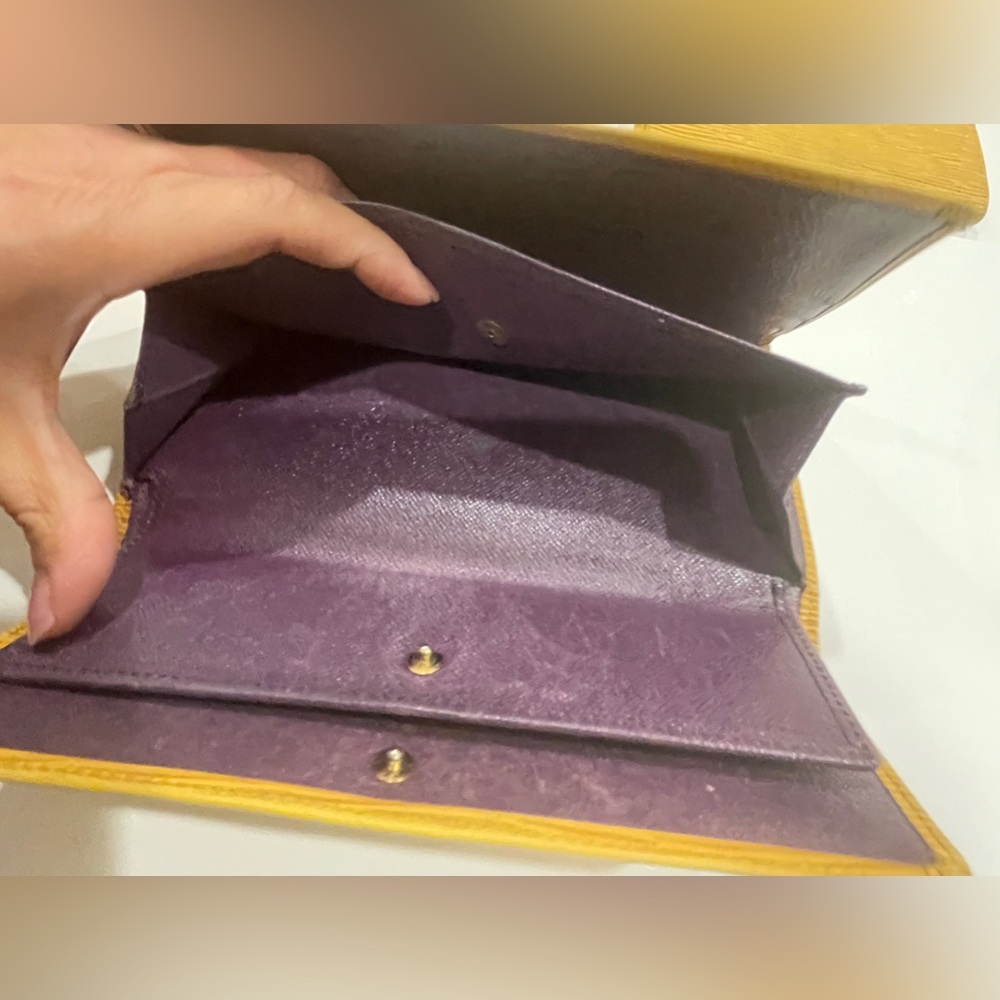 LOUIS VUITTON Epi Portefeuille International Long Wallet Epi Leather - Picture 12 of 15